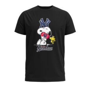 New York Yankees Snoopy Hug Heart Baseball NYY Shirt 1